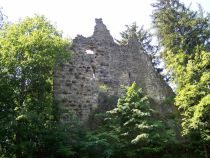 Die noch erhaltene Nordwand der Burg in Burgberg. • © Tourist-Info Burgberg